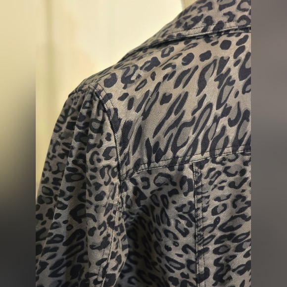 D & Co Women's Animal Print Denim Jacket Size Small - Picture 4 of 11